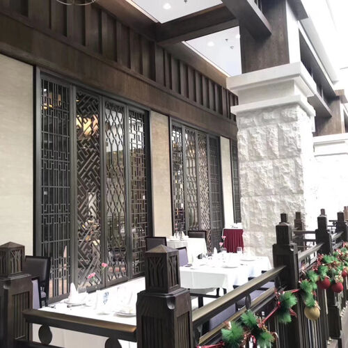 Hoogwaardig hotel met roestvrij staal scherm