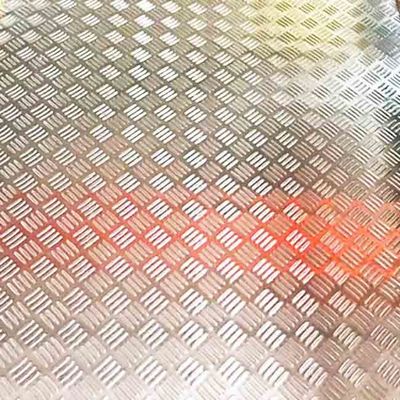 Goede prijs SUS 201 de 1219*3048mm Geruite Platen van Roestvrij staalbladen voor Trede Antislip online