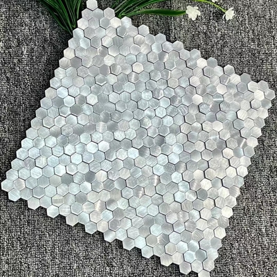 GESPECKELD WILLIG MOTORN ROSTEERLOS STEEL Interieur plafond decoratie