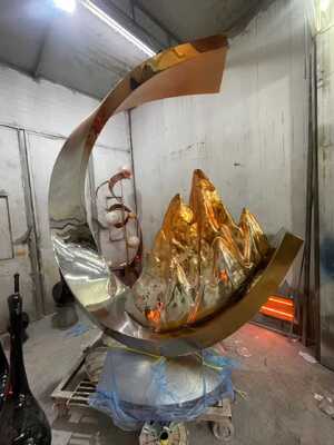 Goede prijs 201 304 316L Persoonlijke grootte roestvrijstalen beeldhouwwerk Gepersonaliseerd metalen abstract standbeeld voor villa tuin online